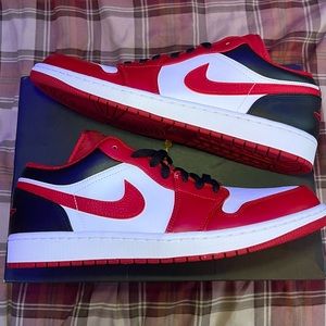 Air Jordan 1 Low “Bulls”